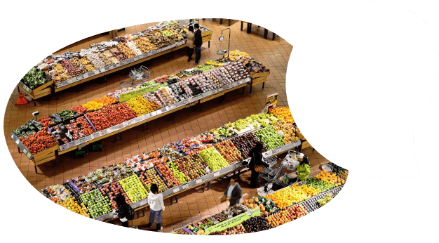 Agence Belle Nouvelle ! Photo détourée prise en hauteur du rayon fruits et légumes d'un supermarché