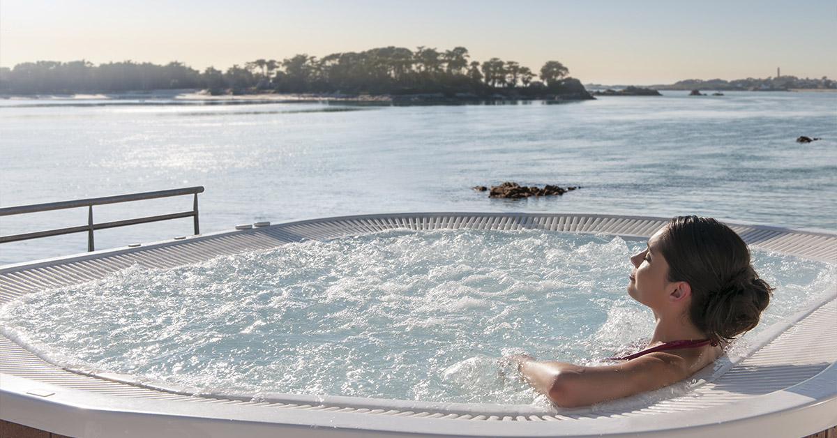 Photo d'une femme dans un jacuzzi pour Valdys Thermalies, client Belle Nouvelle